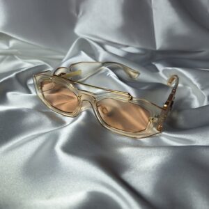 gafas de la marca famosa en beige