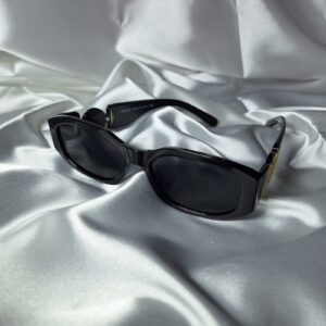 estilo y elegancia en gafas negras