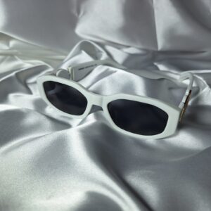 estilo y elegancia en gafas blancas