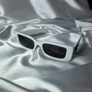 moda y protección en gafas blancas
