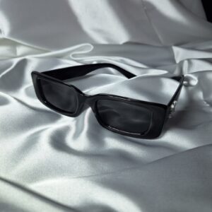moda y protección en gafas negras