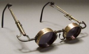 blog de gafas primeras gafas de sol de la historia